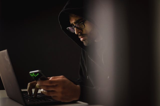 Avoid late screen time
